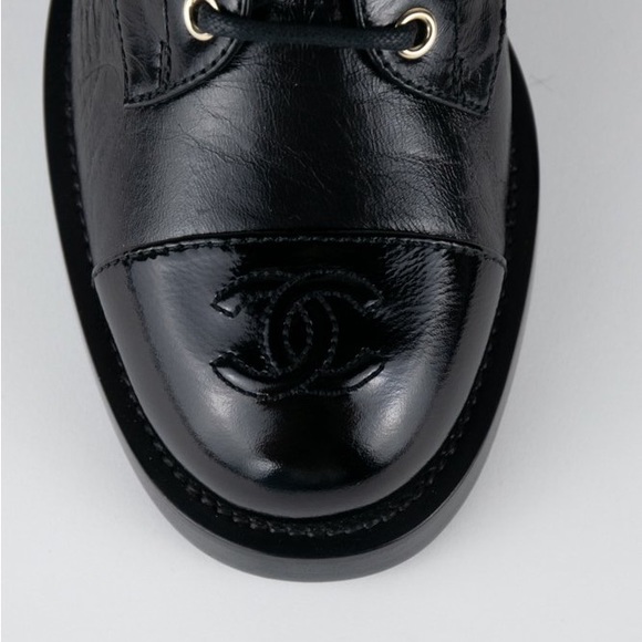 CHANEL CRINKLED LEATHER CAP TOE BOOTS RARE - Picture 5 of 5